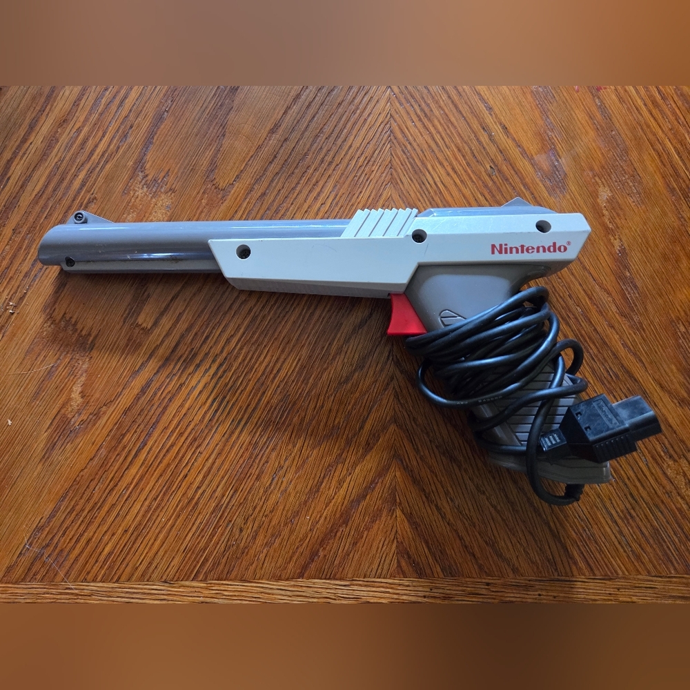 Nintendo NES Zapper Light Gun Gray Controller OEM NES-005 Original 1985 Grey